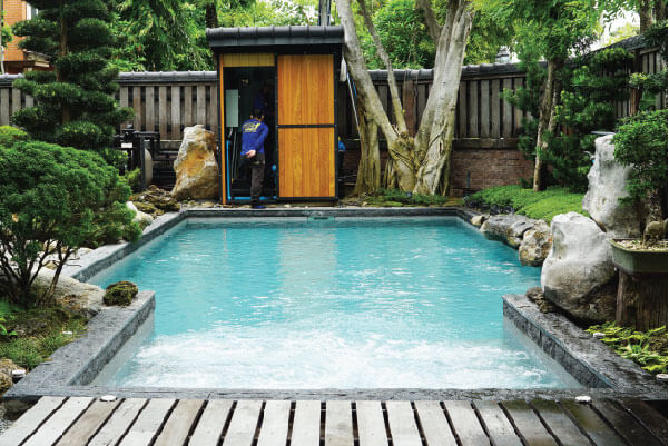 อุปกรณ์สระว่ายน้ำครบวงจร